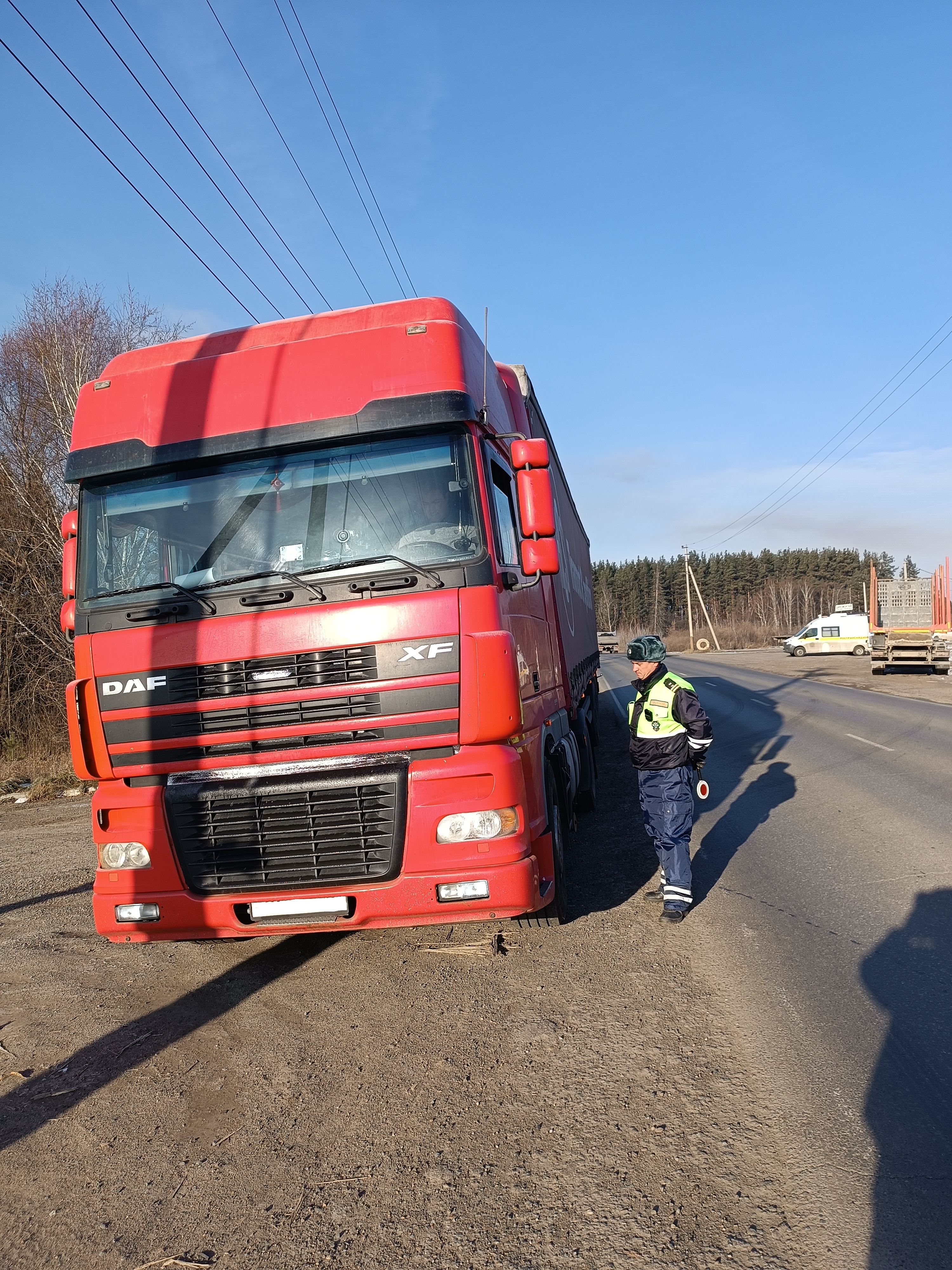 Сотрудниками  ТОГАДН по Томской области МТУ Ространснадзора по СФО на территории Томского района Томской области  проведены мероприятия в рамках постоянного рейда в отношении субъектов транспортного комплекса, осуществляющих перевозки грузов